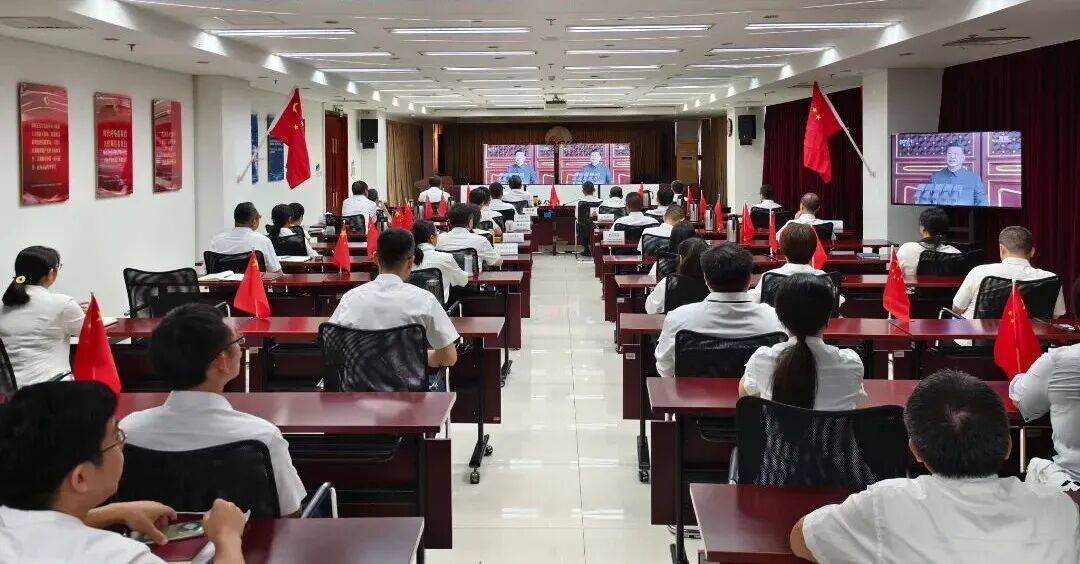 系統(tǒng)公司集中收看直播.jpg